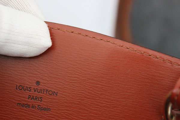 Louis Vuitton Epi Leather CLUNY Shoulder Bag Fawn #8