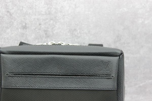 Louis Vuitton Ardoise Taiga Leather Sayan Men's Messenger Bag #9