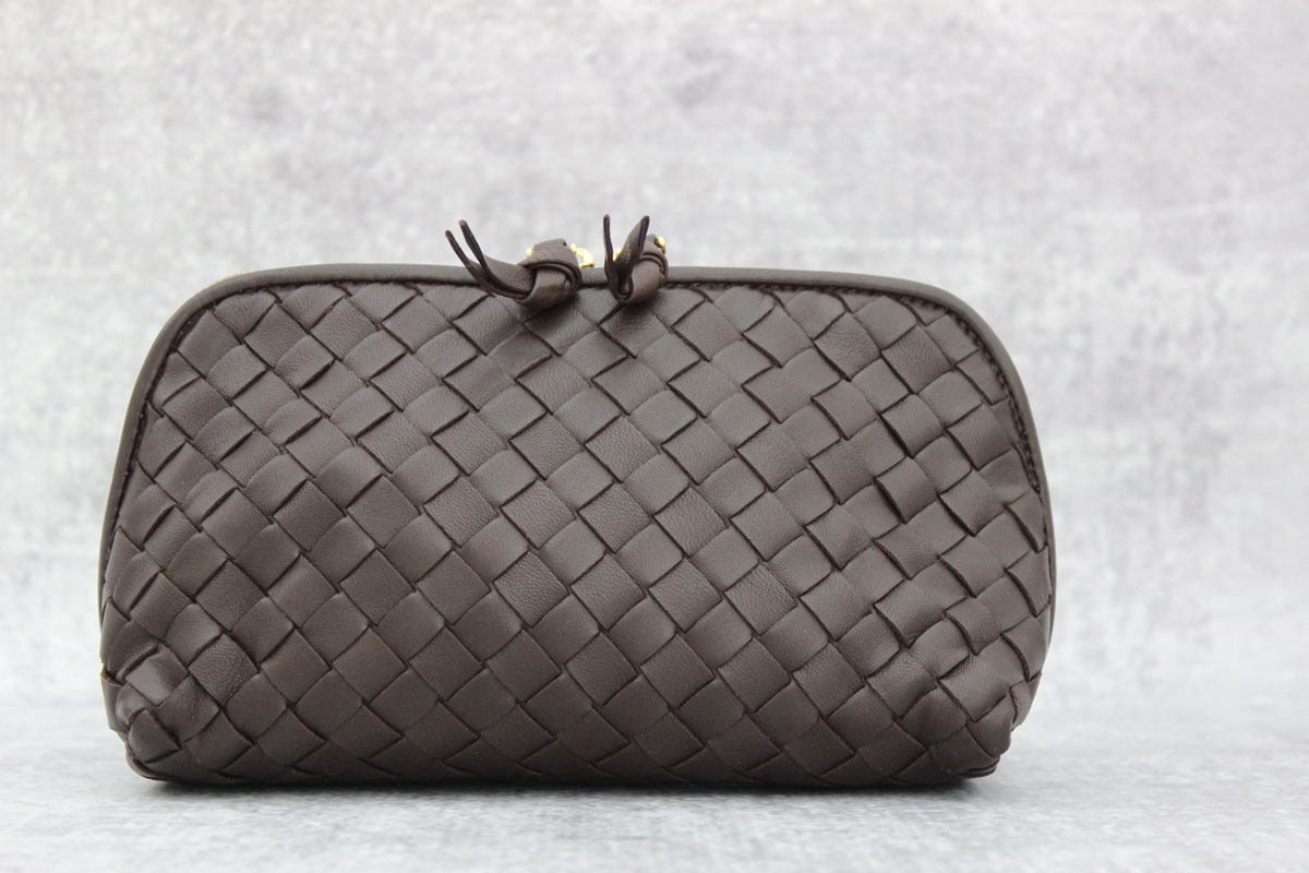 Bottega Veneta ダークグレー　ケース Bottega Veneta Ebano Nappa Intrecciato Cosmetic Case at Jill's