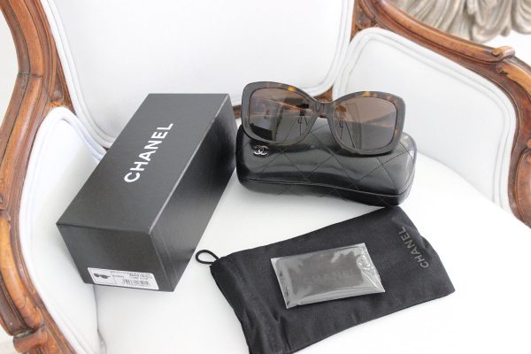 Chanel 5322 Marron Fonce Tortoise Sunglasses