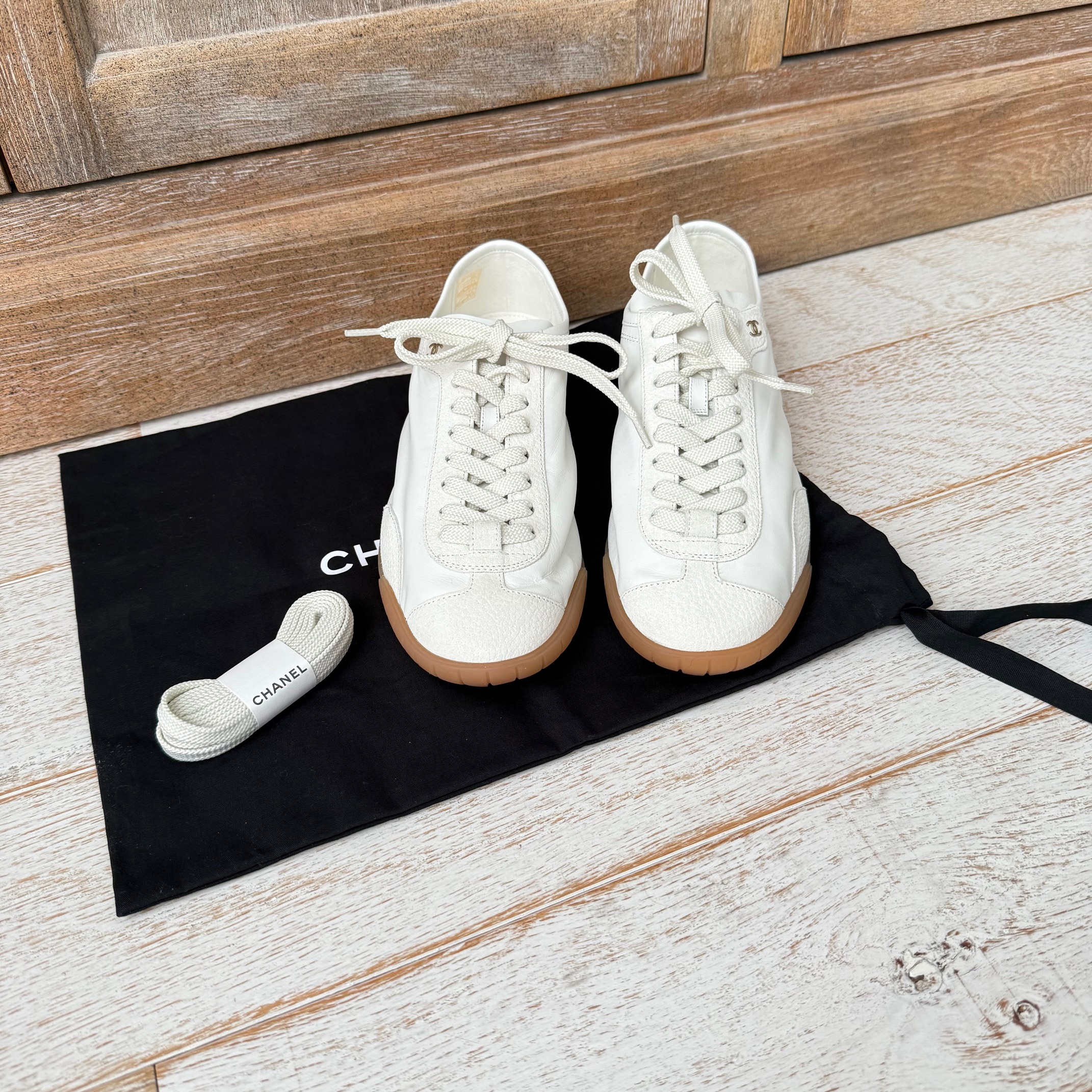 ☆美品☆CHANEL ホワイト スニーカー 新作 目を惹くメンズスニーカー【CHANEL】スニーカー ホワイト