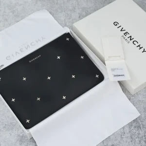 givenchycrosspouchclutch