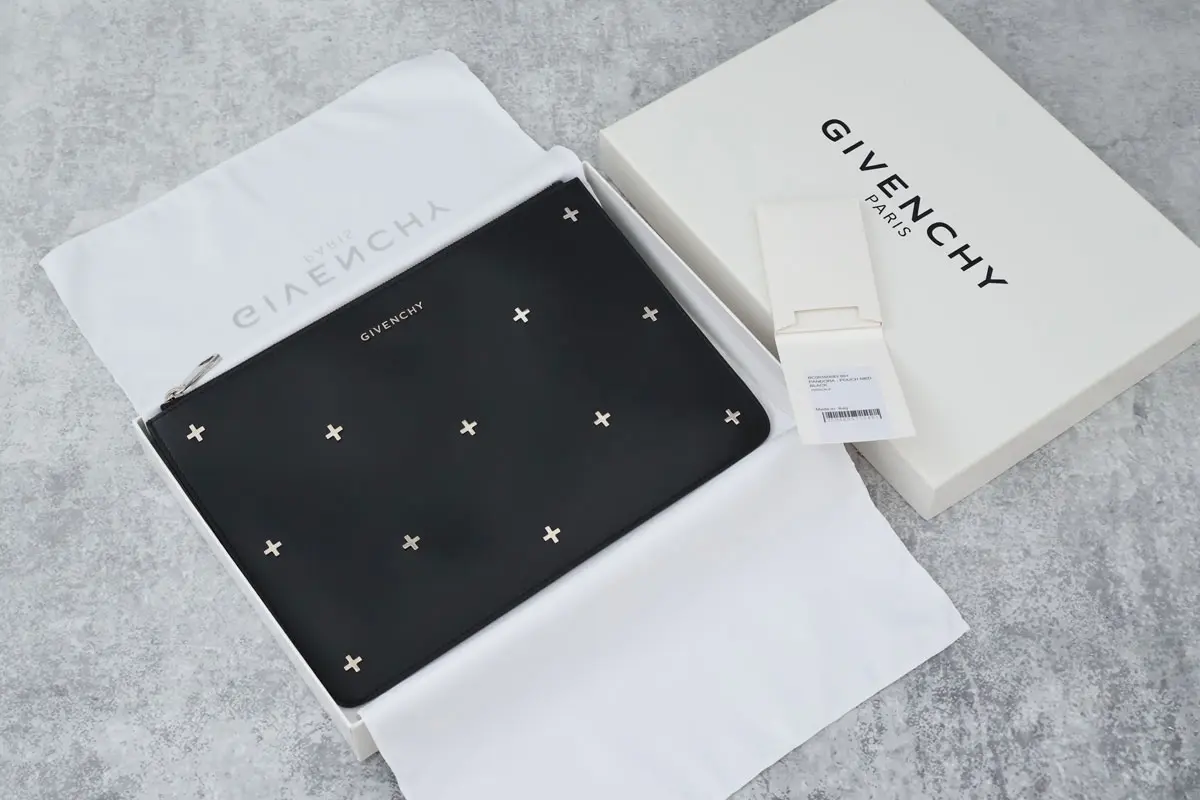 givenchycrosspouchclutch