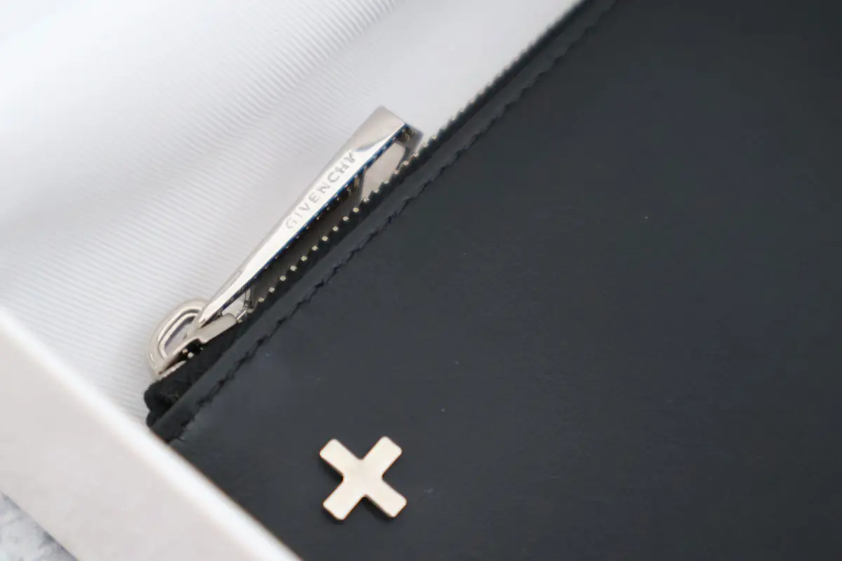 givenchycrosspouchclutch3